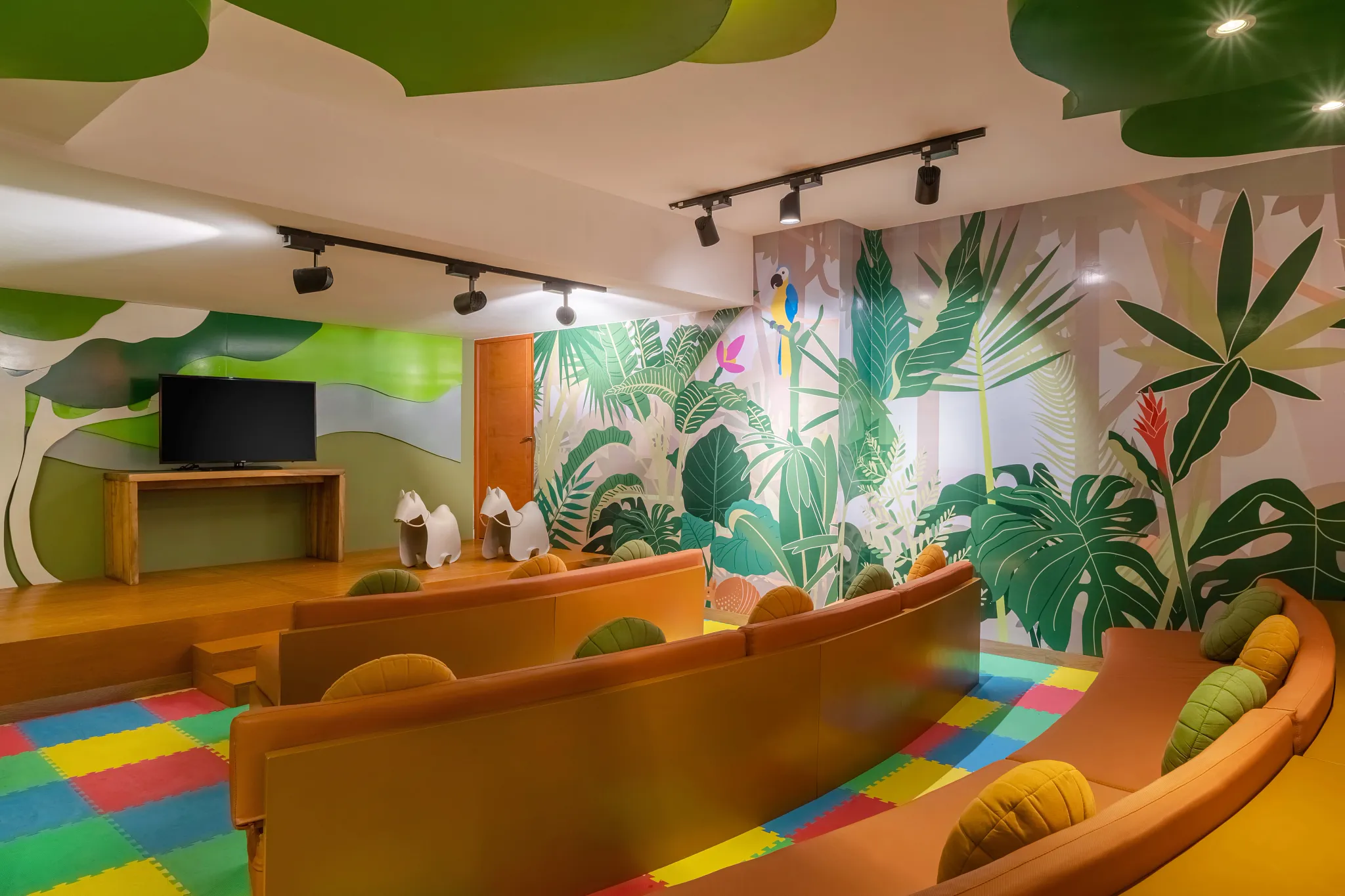 Children’s theater room with seating and jungle-themed decor at Dreams Acapulco Resort & Spa.