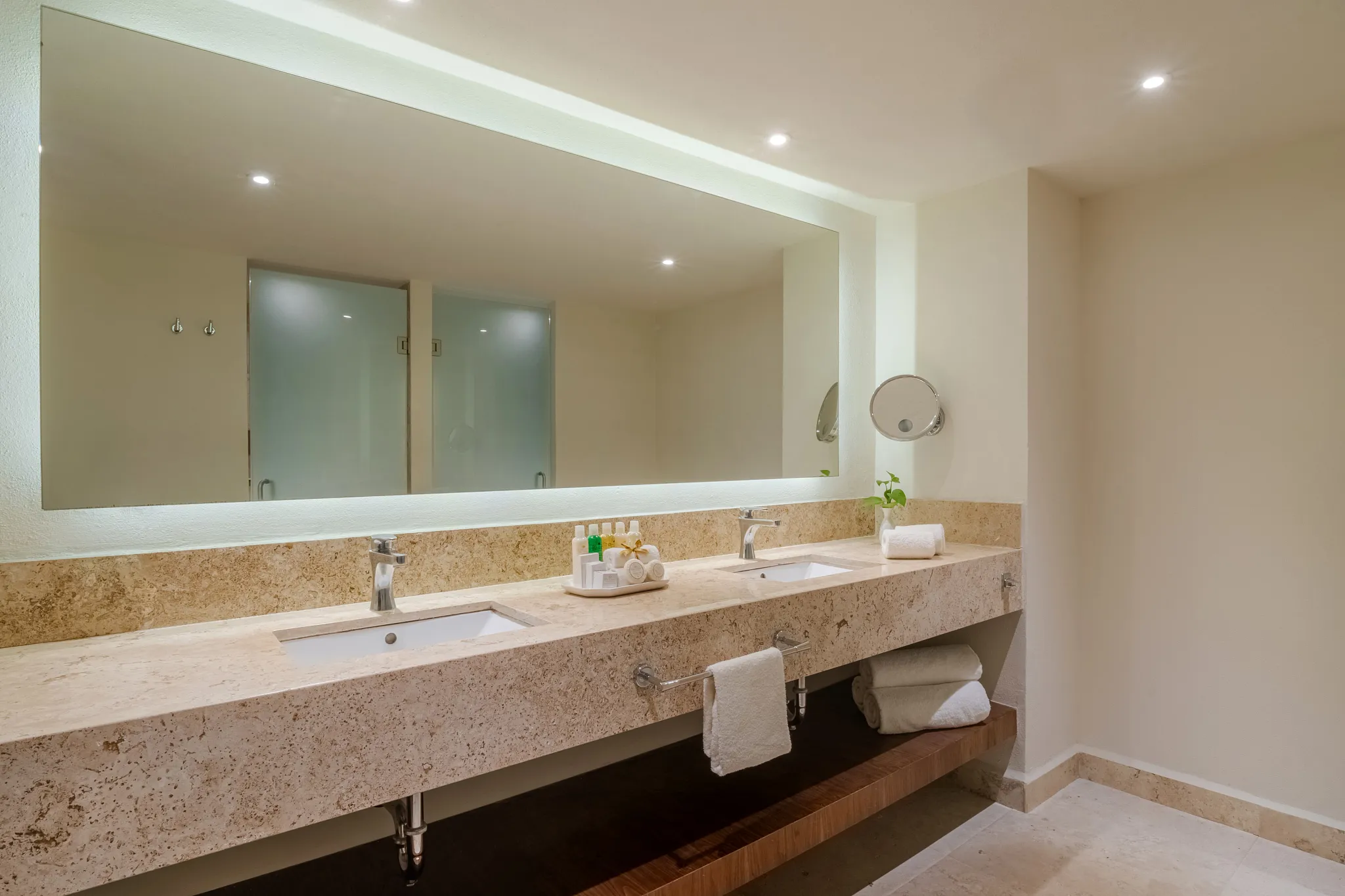 Preferred Club Deluxe Ocean View bathroom with double vanity and marble countertop at Dreams Acapulco Resort & Spa.
